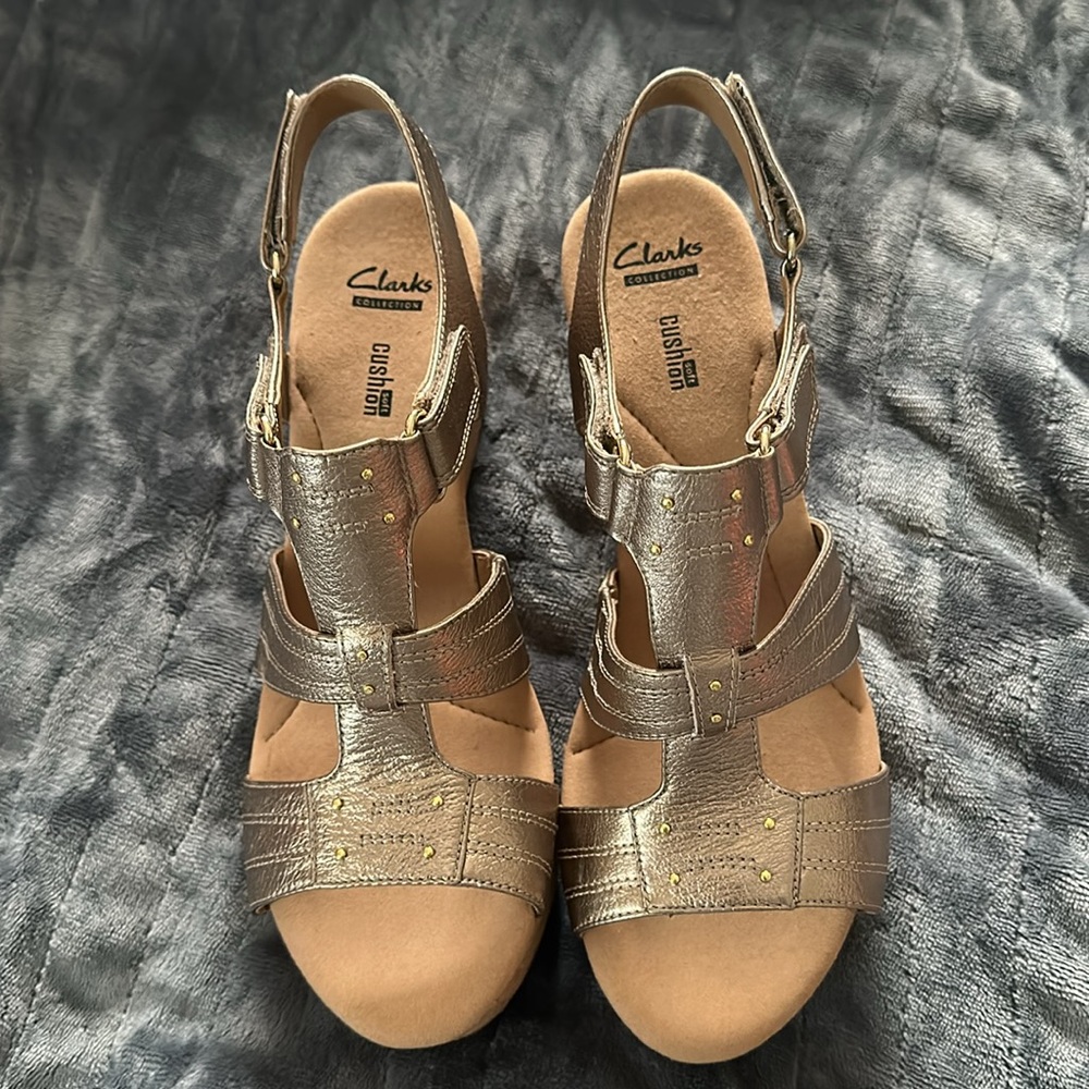 Clarks - Gold/Bronze Metallic Cork Wedge - Clarks “Annadel” Size Women’s 11W NWB - Picture 2 of 10